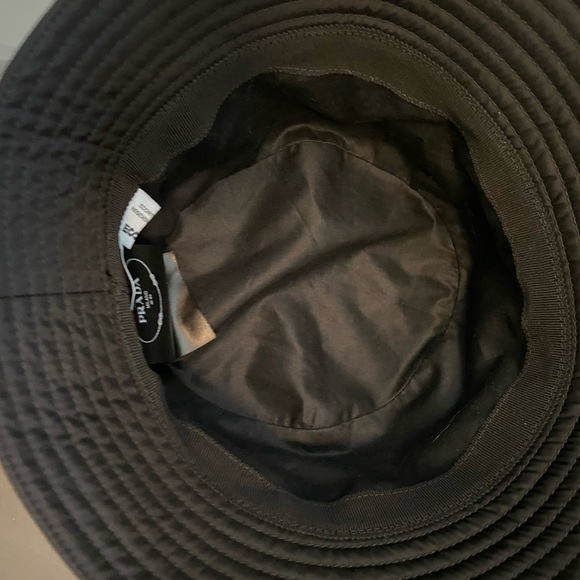 PRADA Re-Nylon Bucket Hat Black Size Made of Prada's iconic nylon fabric. - Picture 9 of 16